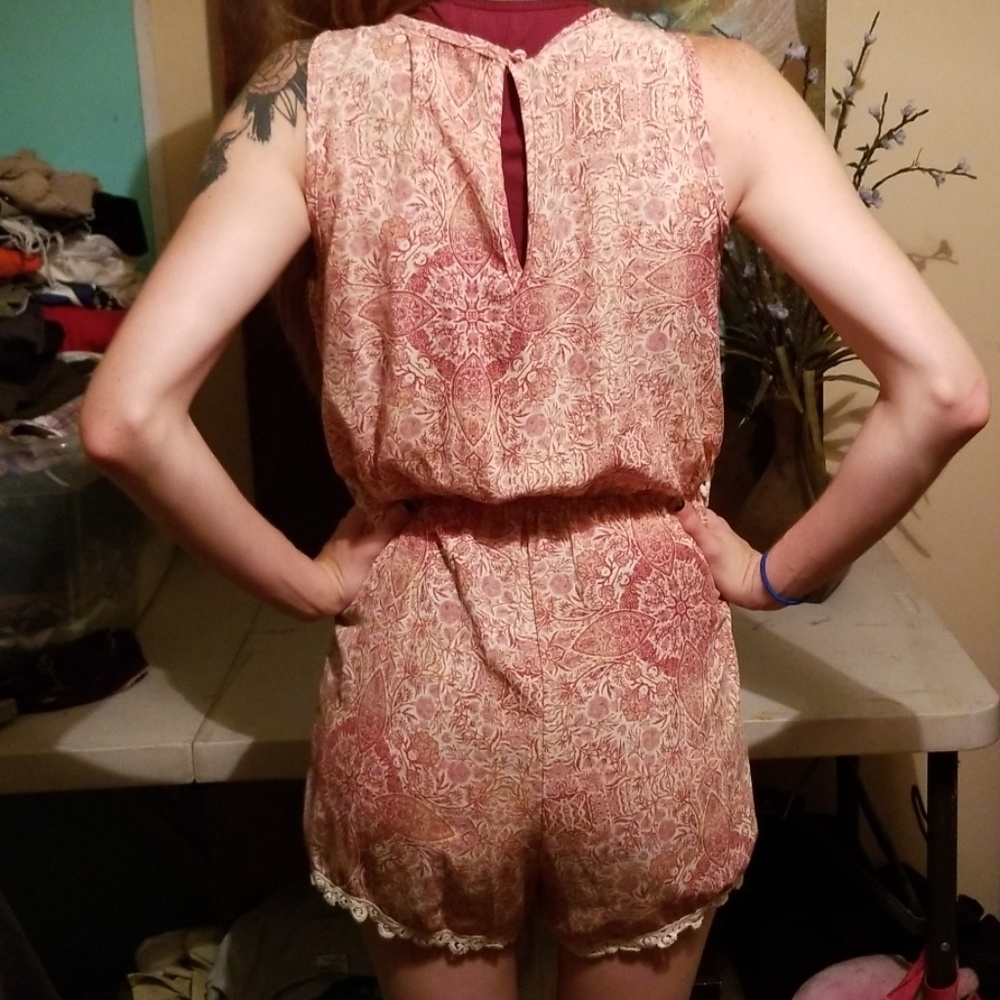 Patterned Romper - Picture 3 of 3